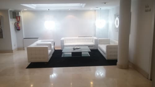 Hotel Abbot, Lobby sitting area