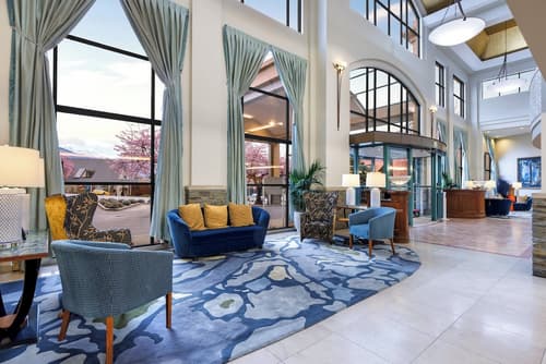 Millennium Hotel Queenstown, Lobby lounge