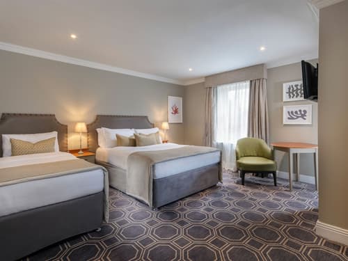 Castle Oaks House Hotel