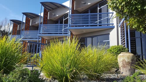 Sails On The Lake, Primary image
