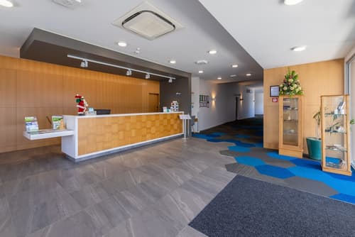 Beachfront Hotel, Reception