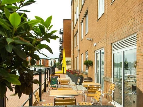 Holiday Inn Express Cardiff Bay by IHG, Terrace/patio