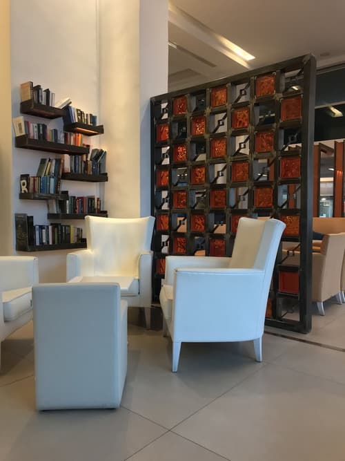 Astron Hotel, Lobby sitting area