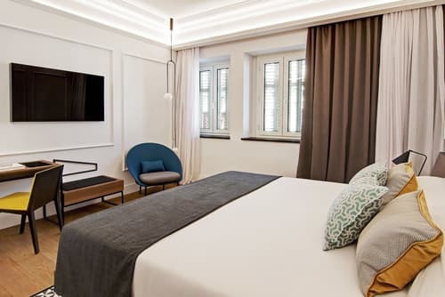 One Shot Reina Victoria, Room