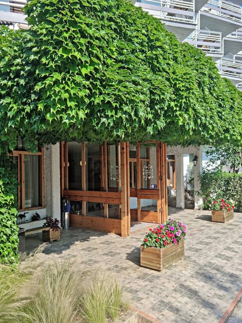 The Grove Seaside Hotel, Interior entrance