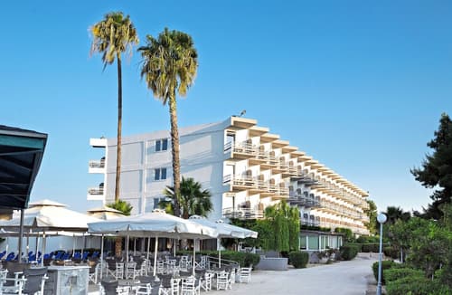 The Grove Seaside Hotel, Front of property