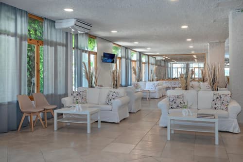 The Grove Seaside Hotel, Lobby sitting area