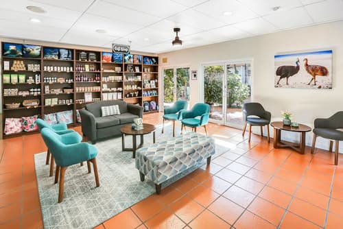 Coral Tree Inn, Lobby sitting area