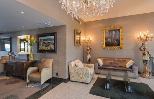 Millennium Resort Manuels, Lobby lounge