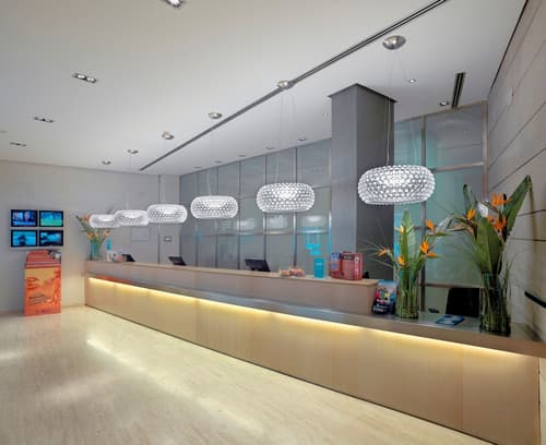 NH Sevilla Plaza de Armas, Reception