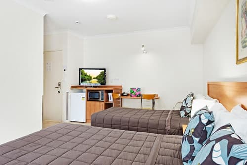 Cairns Queens Court, Room