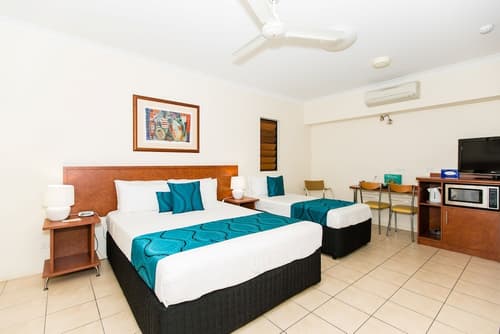 Cairns Queens Court, Room
