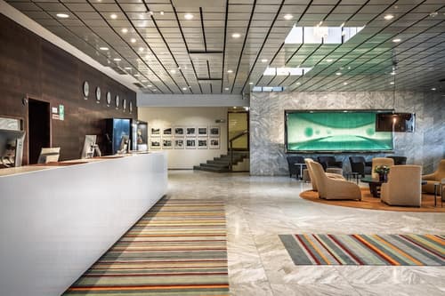 Hilton Helsinki Kalastajatorppa, Lobby