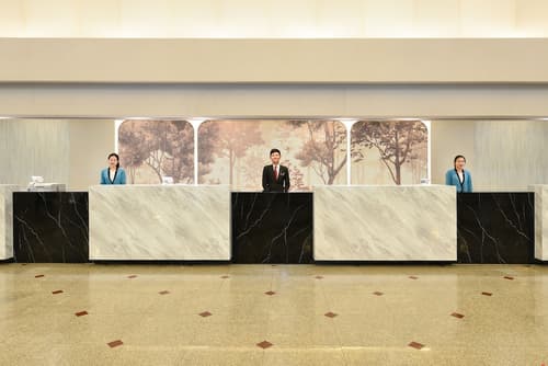 Twin Towers Hotel, Reception