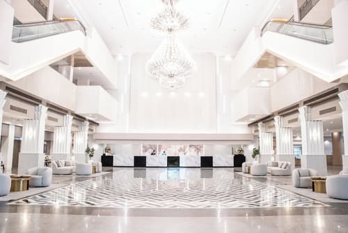 Twin Towers Hotel, Primary image