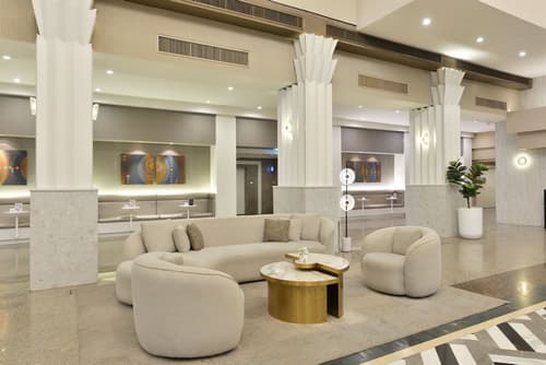 Twin Towers Hotel, Reception