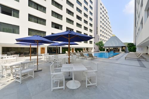 Twin Towers Hotel, Outdoor pool