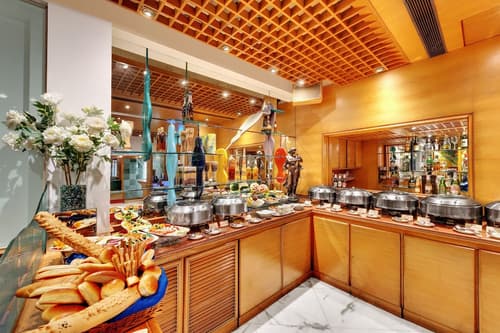 The Ambassador, Mumbai, Breakfast area