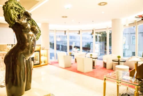 Hotel 3K Madrid, Reception