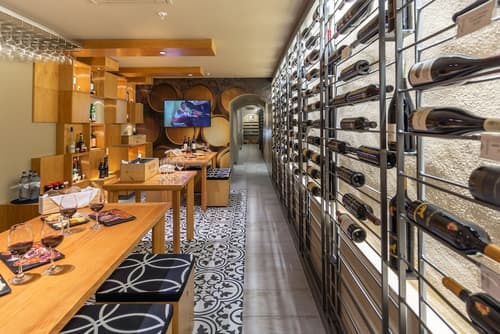 Hotel Mundial, Winery