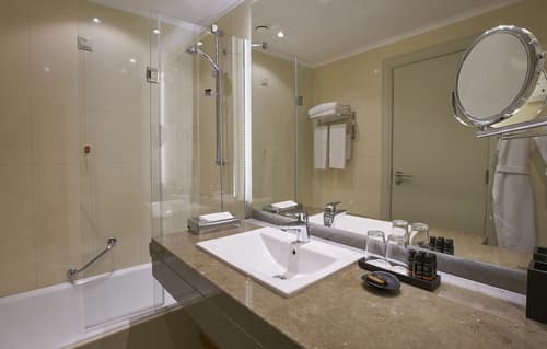 Suite Hotel Eden Mar, by PortoBay