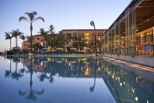 Suite Hotel Eden Mar, by PortoBay