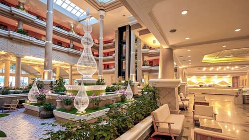 Beyond Kata, Lobby sitting area