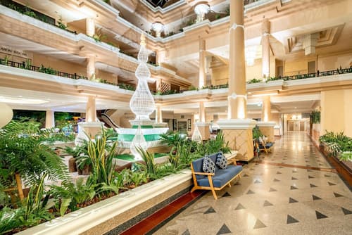 Beyond Kata, Lobby sitting area