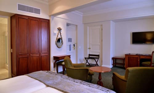 The Edward Hotel