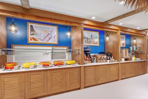 Compass by Margaritaville Hotel Naples, Breakfast buffet
