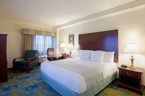 La Quinta Inn & Suites by Wyndham Boston Somerville, Room