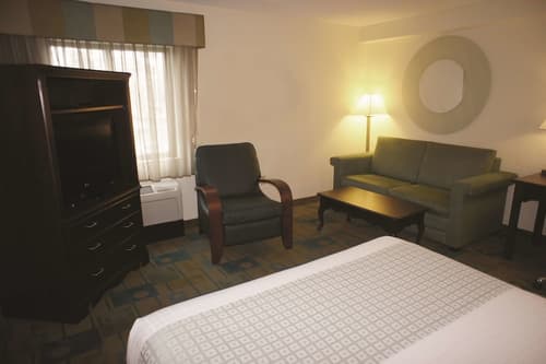 La Quinta Inn & Suites by Wyndham Boston Somerville, Room