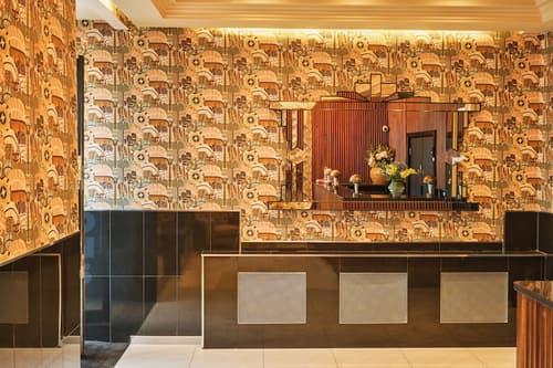 Huttons Hotel, Victoria London