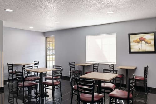 Days Inn & Suites by Wyndham Green Bay WI.