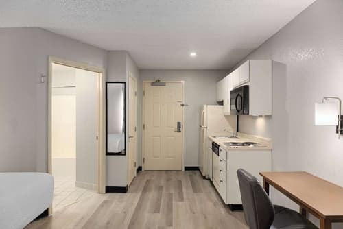 Days Inn & Suites by Wyndham Green Bay WI.