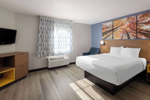 Days Inn & Suites by Wyndham Green Bay WI.