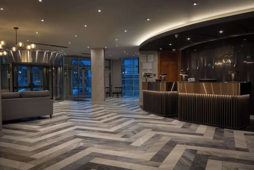 Hilton Cardiff, Reception