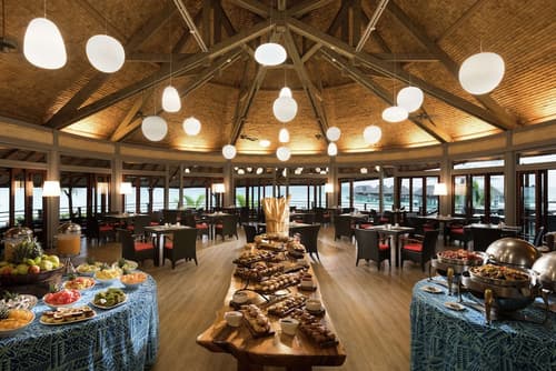 Hilton Moorea Lagoon Resort and Spa, Breakfast area