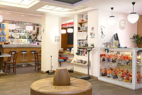 Hotel Aulivia Opera, Interior entrance