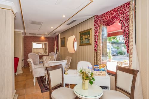 Hotel Santa Sophia, Lobby sitting area