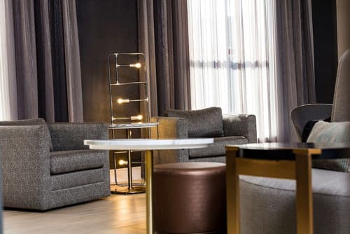 Doubletree By Hilton Boston Logan Airport Chelsea, Lobby