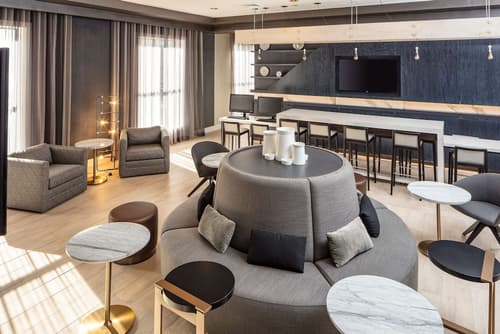 Doubletree By Hilton Boston Logan Airport Chelsea, Lobby