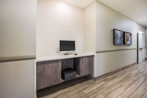 La Quinta Inn & Suites by Wyndham Newport, Primary image
