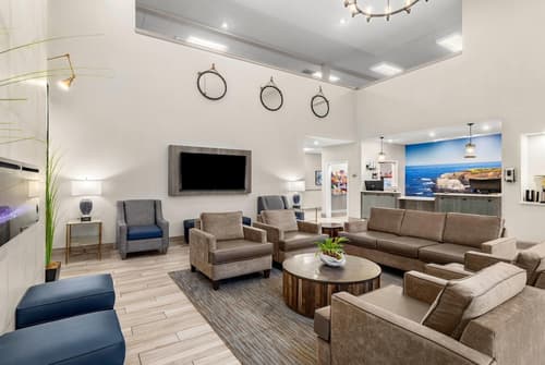 La Quinta Inn & Suites by Wyndham Newport, Lobby