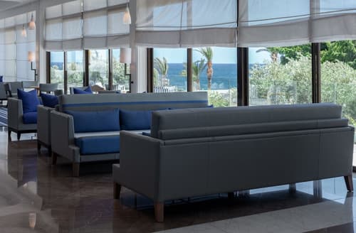 Almyra, Lobby lounge