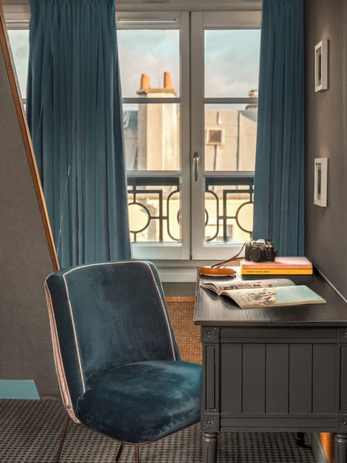 Handsome Hotel, Living area