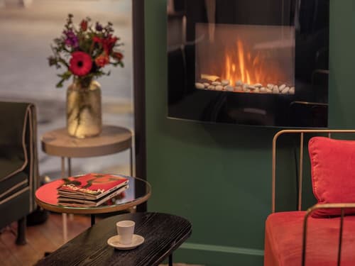 Handsome Hotel, Reception