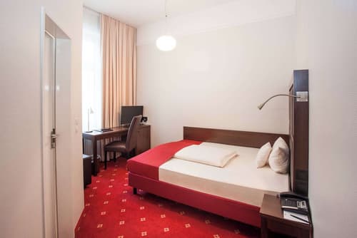 Centro National Frankfurt, Trademark Collection by Wyndham, Room