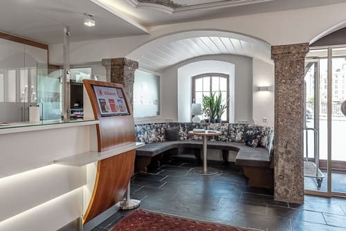 Hotel Mondschein, Reception