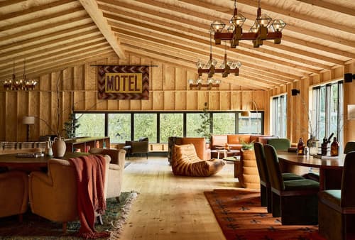 Bluebird Cady Hill Lodge, Lobby lounge